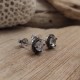 Pendientes de plata con piedra natural rodeada de diamantes. Pendientes de estilo atemporal y romántico. ¡El regalo perfecto!