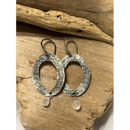 ORSAY EARRINGS Oval earrings available in silver or brass STONE