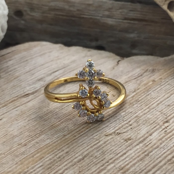 LADY BIRD RING DIAMONDS GOLD