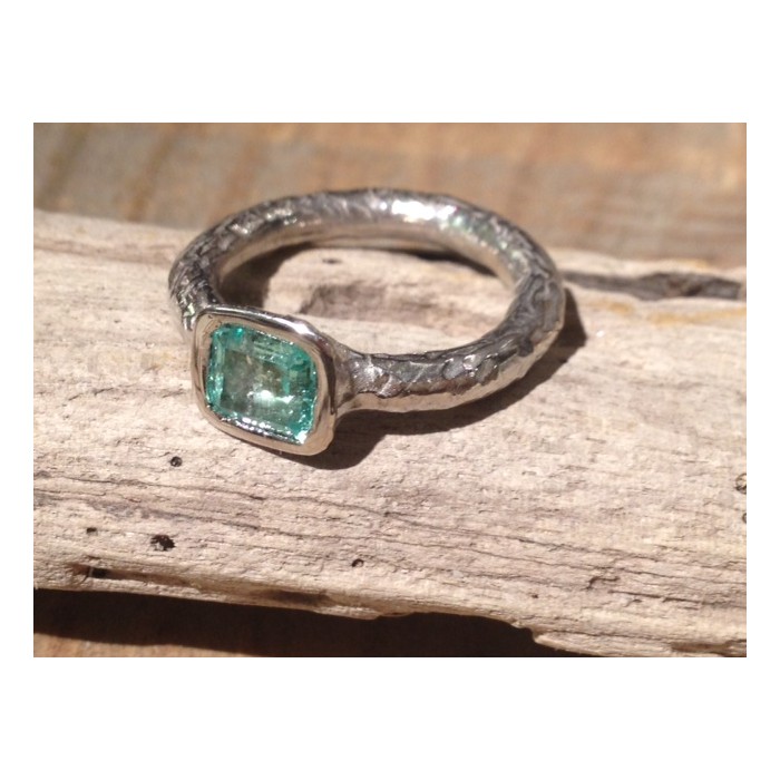 05. MAY - EMERALD