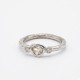Anillo de compromiso estilo antiguo custom made con diamante corazón