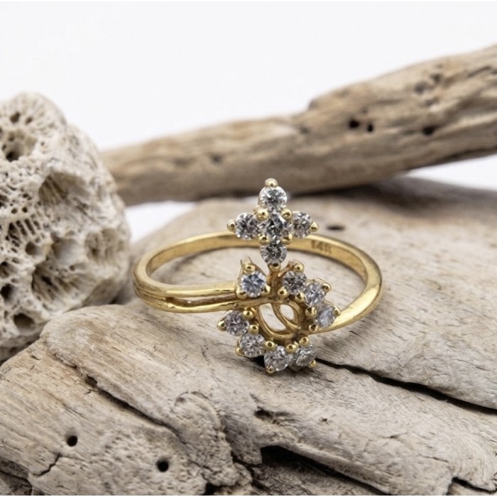 LADY BIRD RING DIAMONDS GOLD