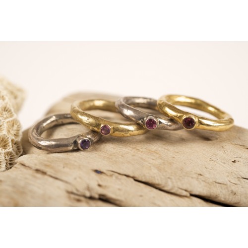 Anillo de plata o latón inspirado en viento, fuego, agua y tierra. Tridosha con piedras semipreciosas
