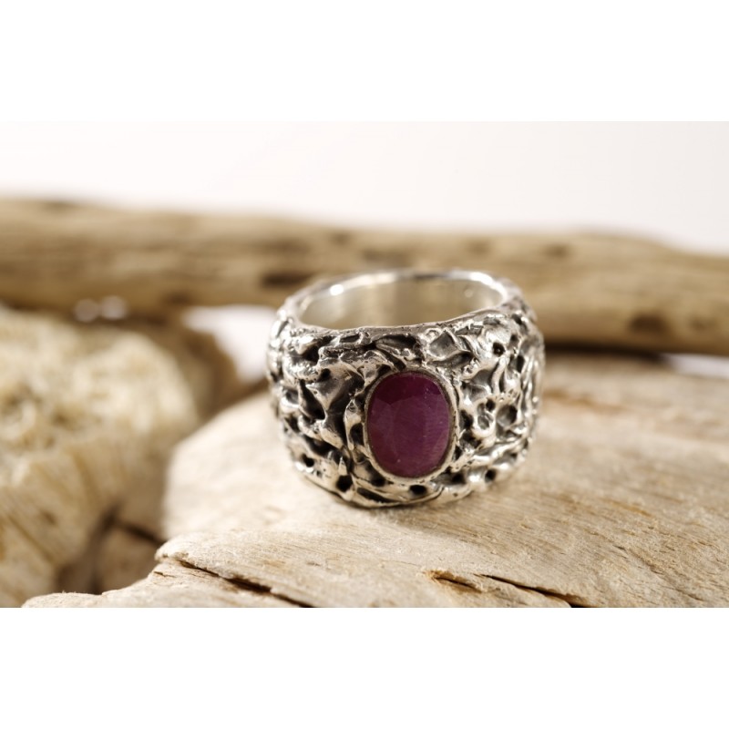 Anillo de plata con piedra semipreciosa y textura irregular Camille