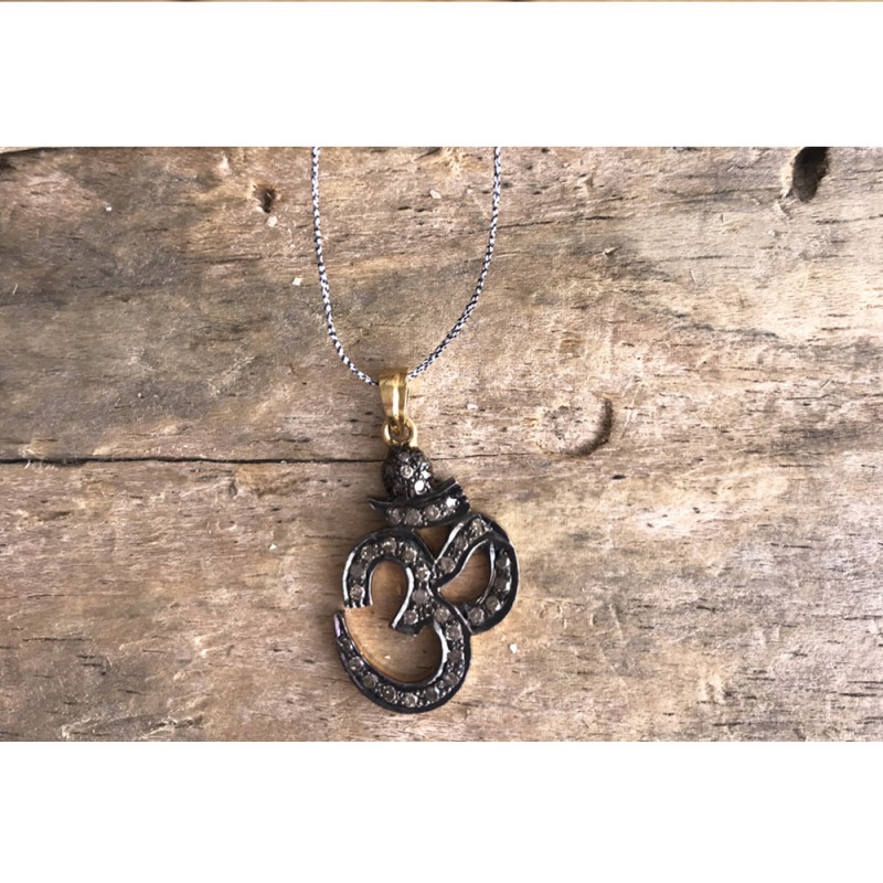 Colgante símbolo Om plata con diamantes ideal yoga y India lovers